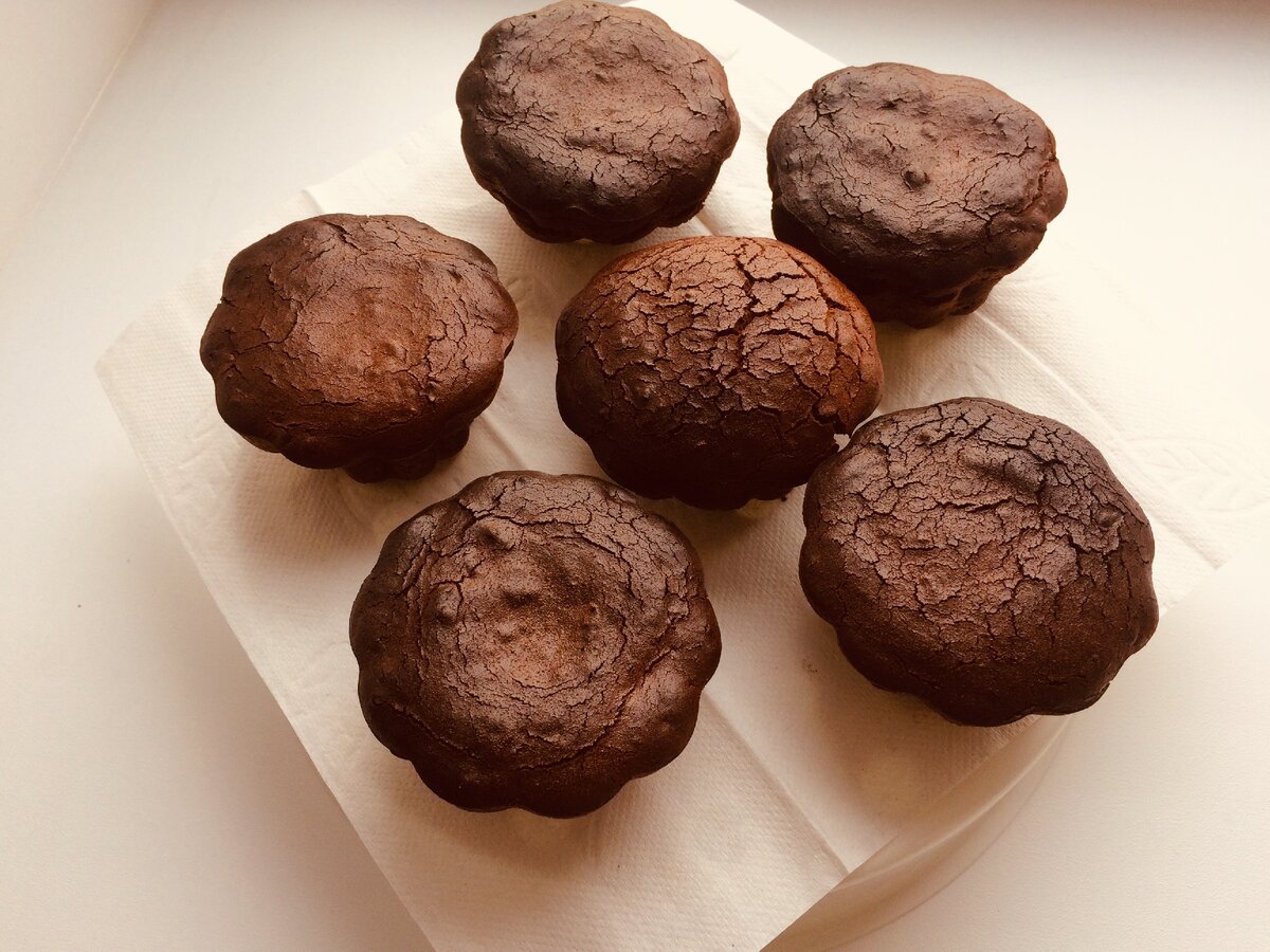 Вот такие получаются полезные "сладости для радости" в виде домашних шоколадных кексов, если их приготовить по рецепту ниже