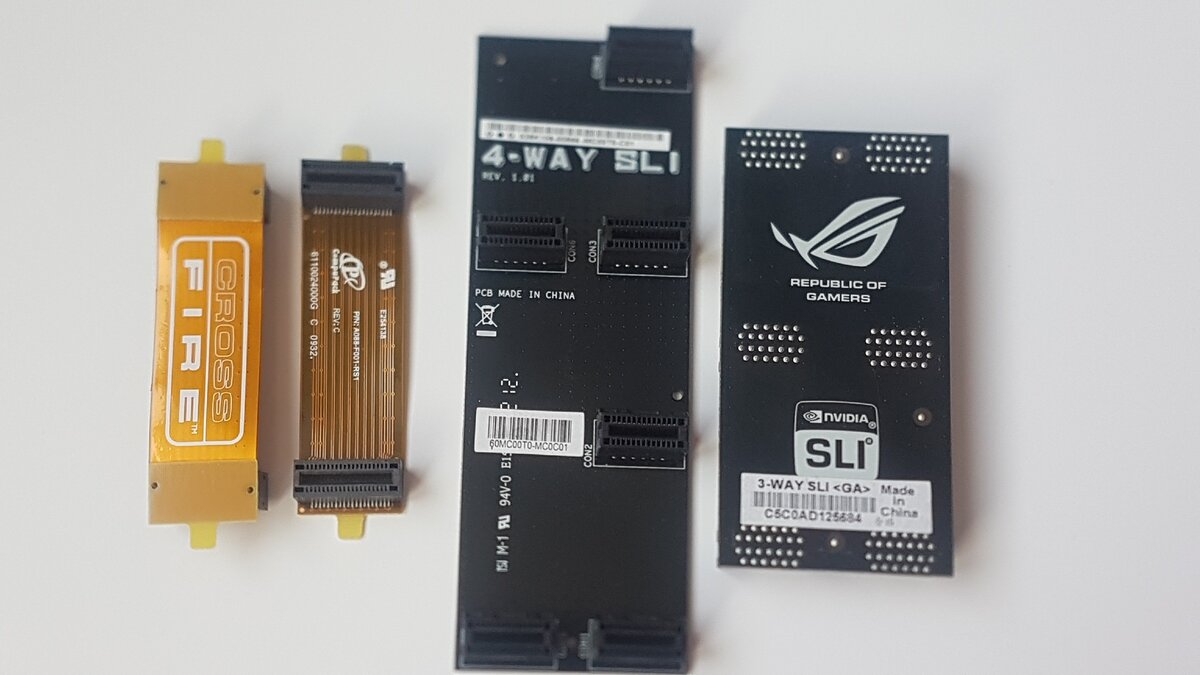 Различные типы переходников для соединения видеокарт.