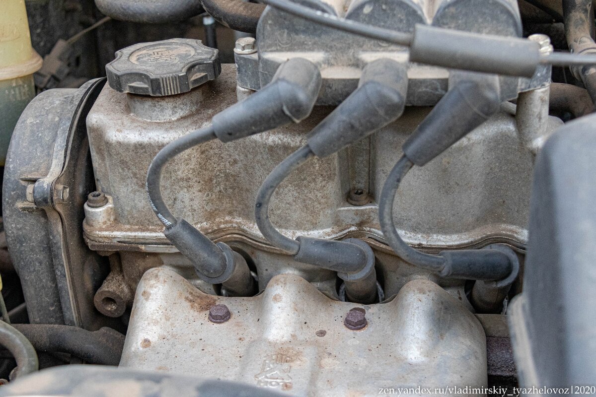 Дело не в износе, а в прокладке клапанной крышки