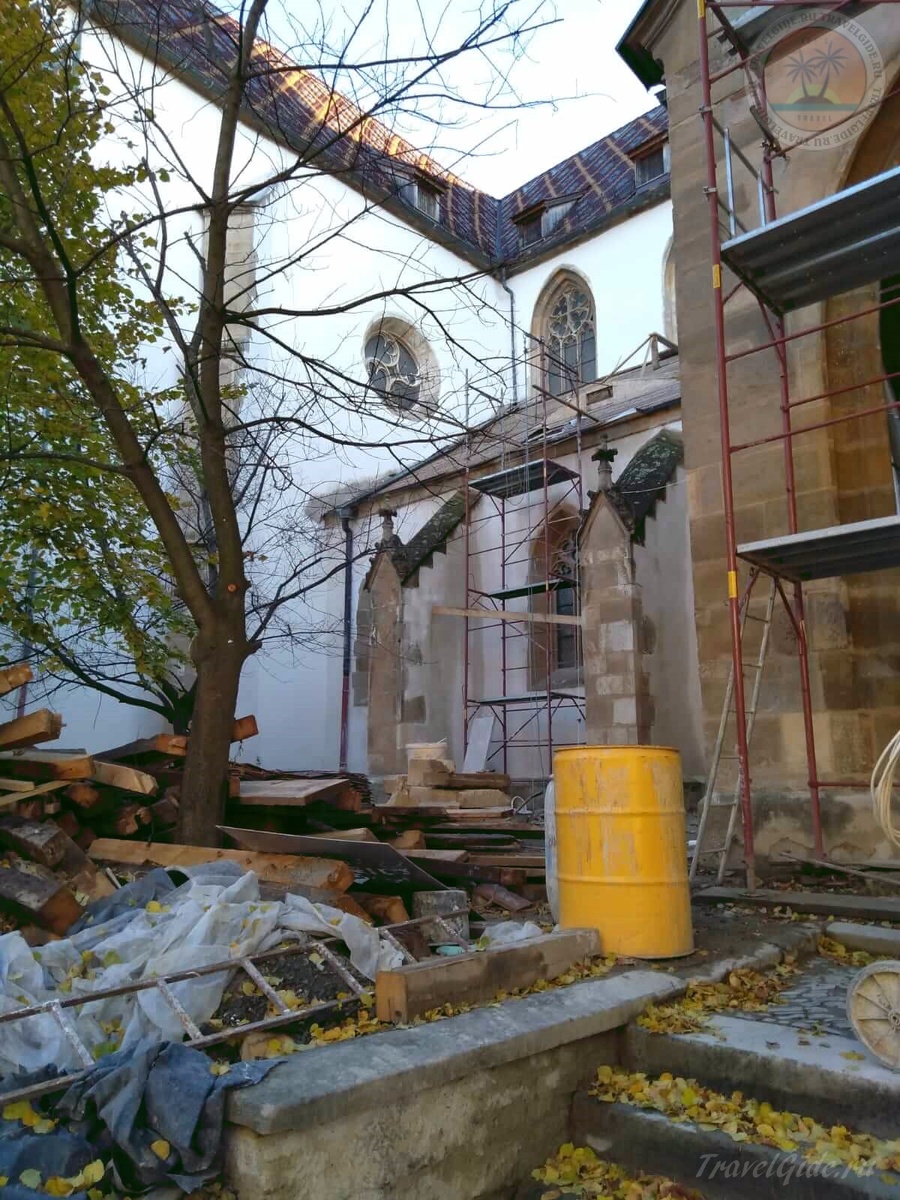 Тыльная сторона собора © Travelgide.ru