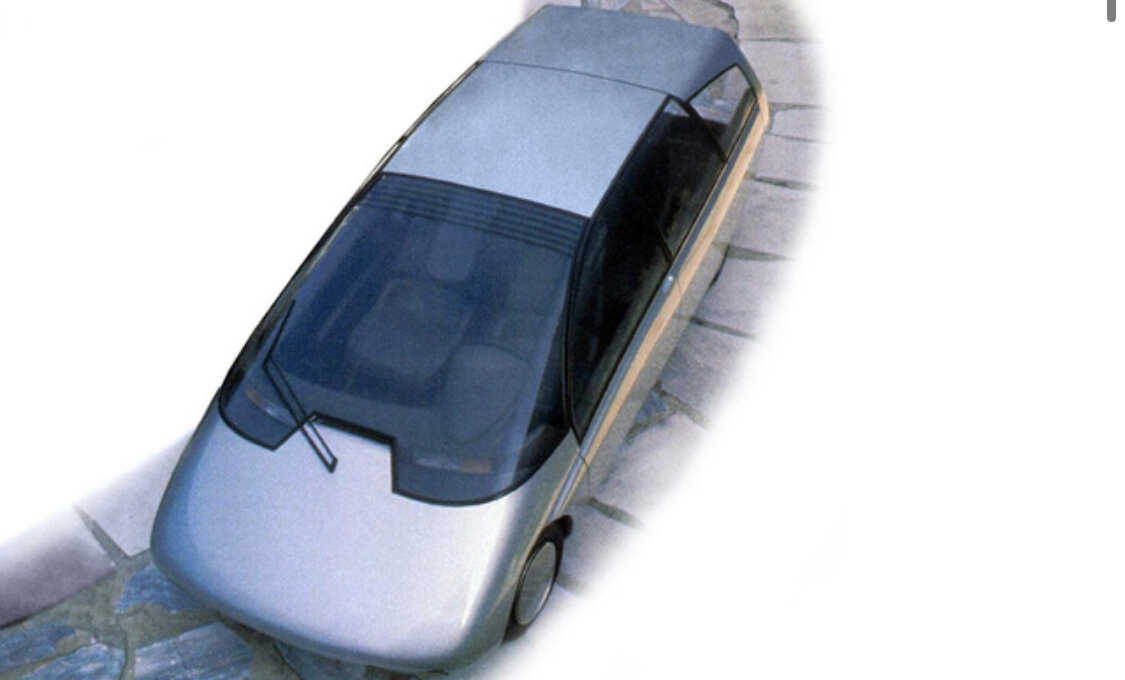 После того, как стало понятно, что коммунизма не будет, следующей вехой грядущего стал 2000 год. Многие автопроизводители в 1980-е думали над «автомобилем 2000 года», и группа вазовских дизайнеров (А. Патрушев, С. Чагин, В. Ярцев) не осталась в стороне. У однообъёмного кузова предполагалось два исполнения: пятидверное (Х-1) и укороченное трёхдверное (Х-2). Визуально машина выглядит крупной, на самом же деле пятидверный вариант близок по габаритам к вазовской «восмёрке» (кстати, на всех извесных фото фигурируют всего лишь макеты в масштабе 1:5, ловко "привязанные" к местности). От ВАЗ-2108 машина должна была унаследовать и силовой агрегат, а в салоне предусматривались очень широкие возможности трансформации.