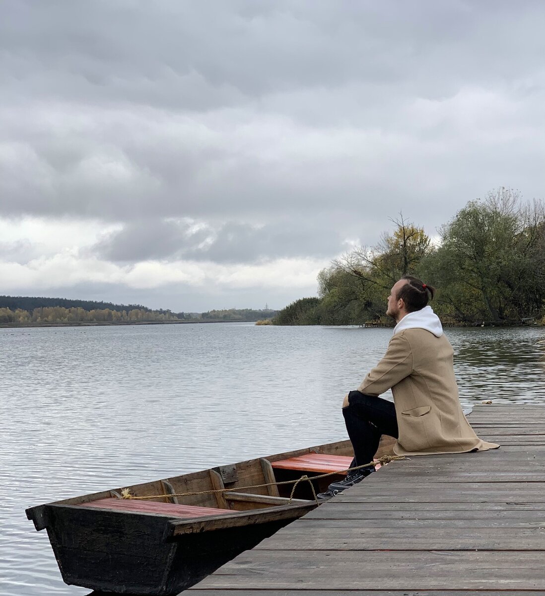 Наслаждаюсь свежим воздухом, а не вонью от своей одежды..