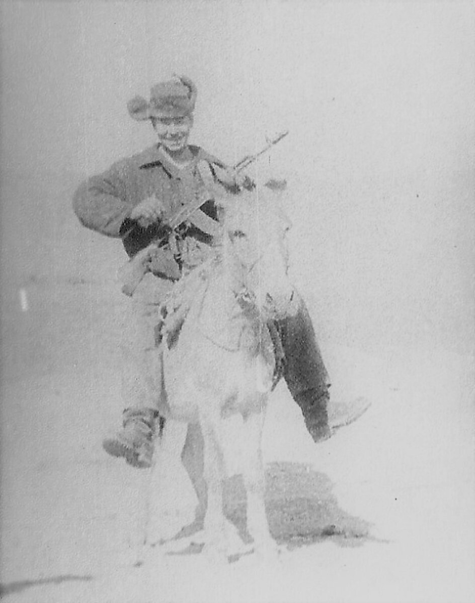 На фото из группы в ОК. Боец из обслуги "Золотого ключика".