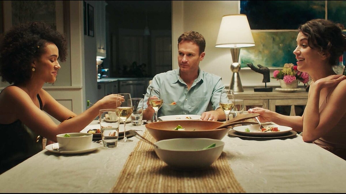 Кадр из фильма "Холли остается ночевать"