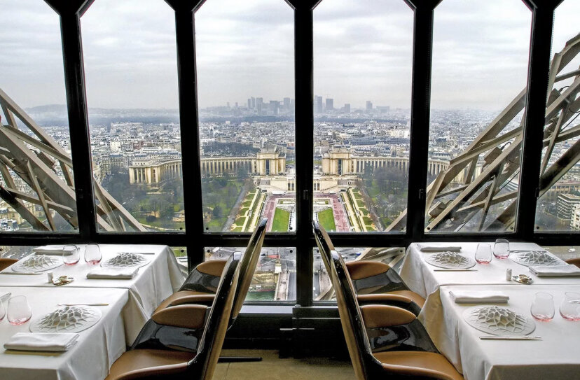 Ресторан в Эйфелевой башне