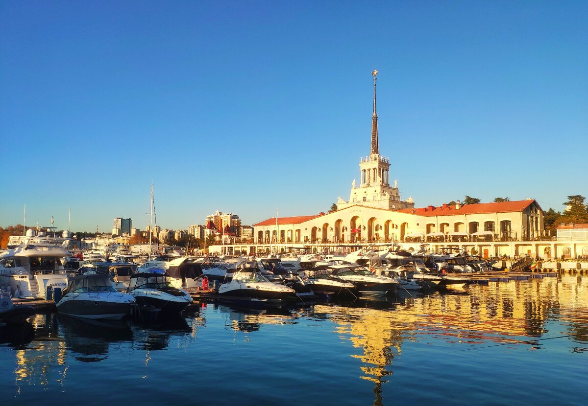 Морской вокзал Сочи.