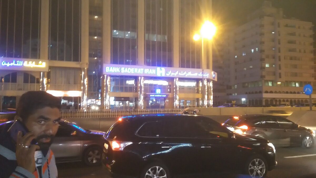 Где-то на улицах Шарджи. Фото автора.