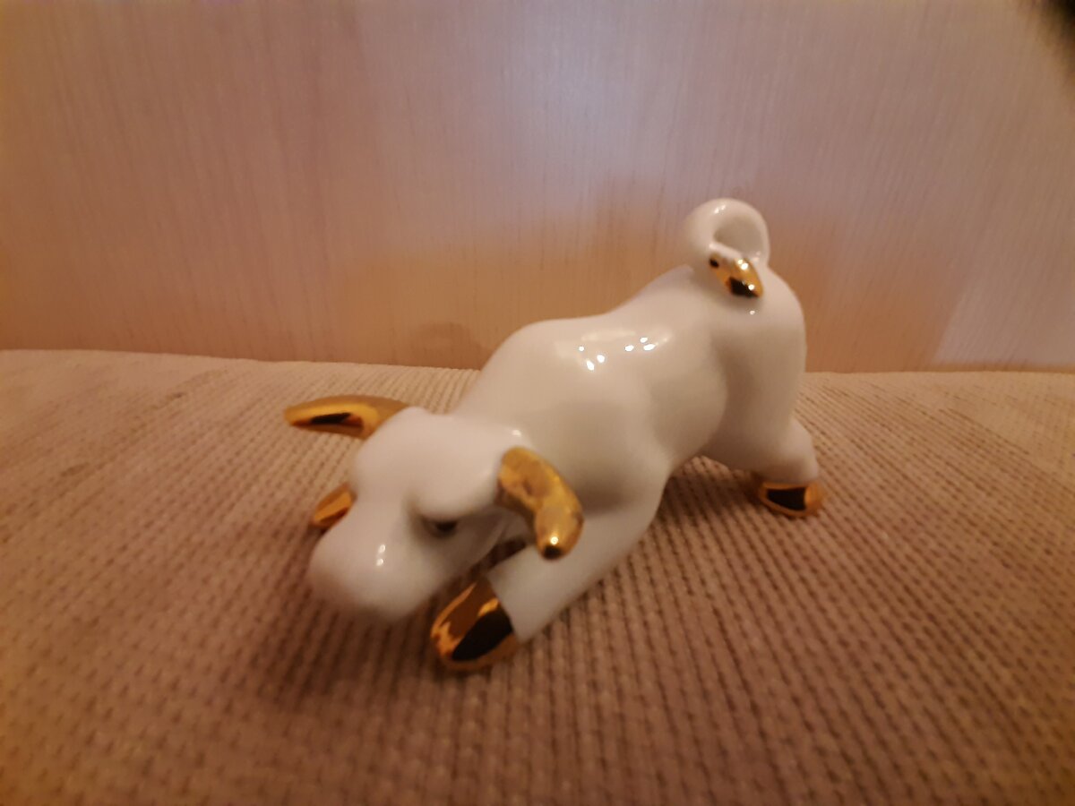 Бык, он и есть бык. Нужно кольцо в нос.