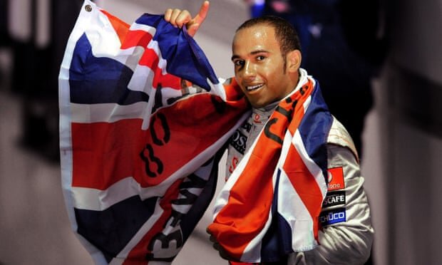 Хэмилтон празднует свою первую победу в 2008 году. Фотография: Руи Виейра / PA
