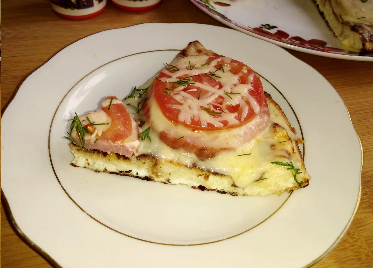 Еще одна идея вкусного завтрака-хлебная пицца на сковороде-статья от 02.03.2020