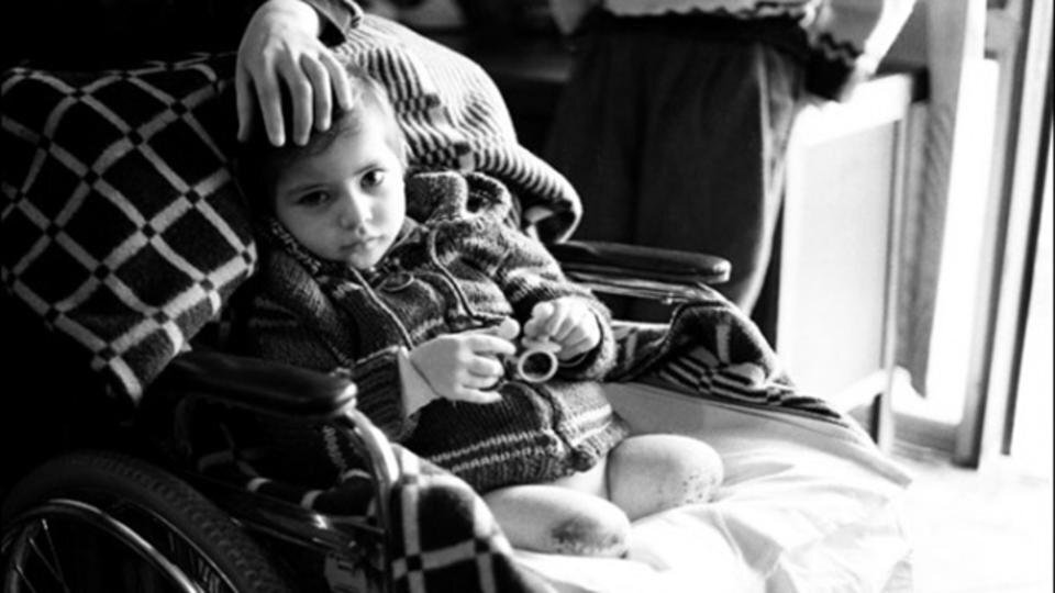 Это фото, сделанное Александром Ломакиным, стало одним из символов той трагедии