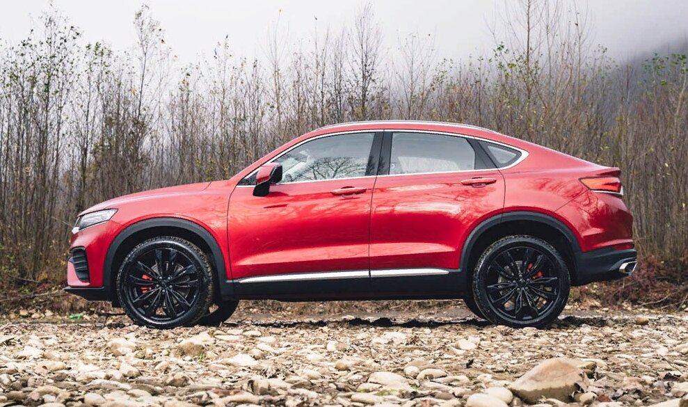 Джили Тугелла 2021 в профиль