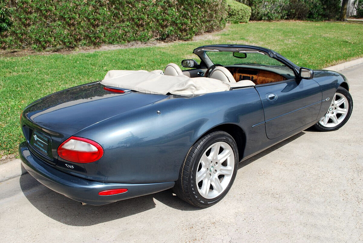 Jaguar xk8 x100