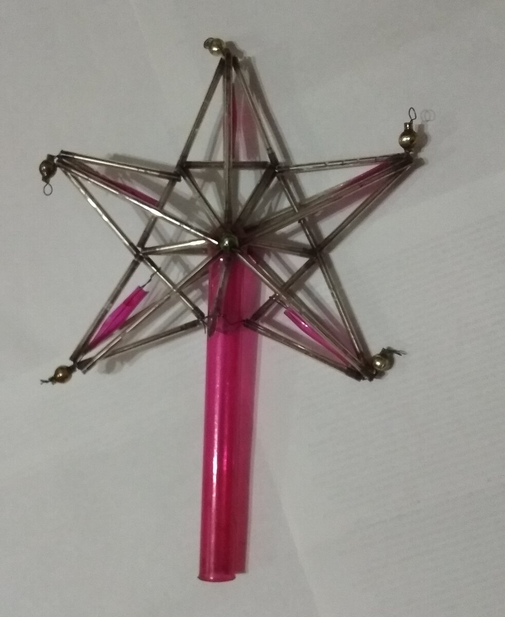 "Звезда" из бусин и проволоки на ёлку