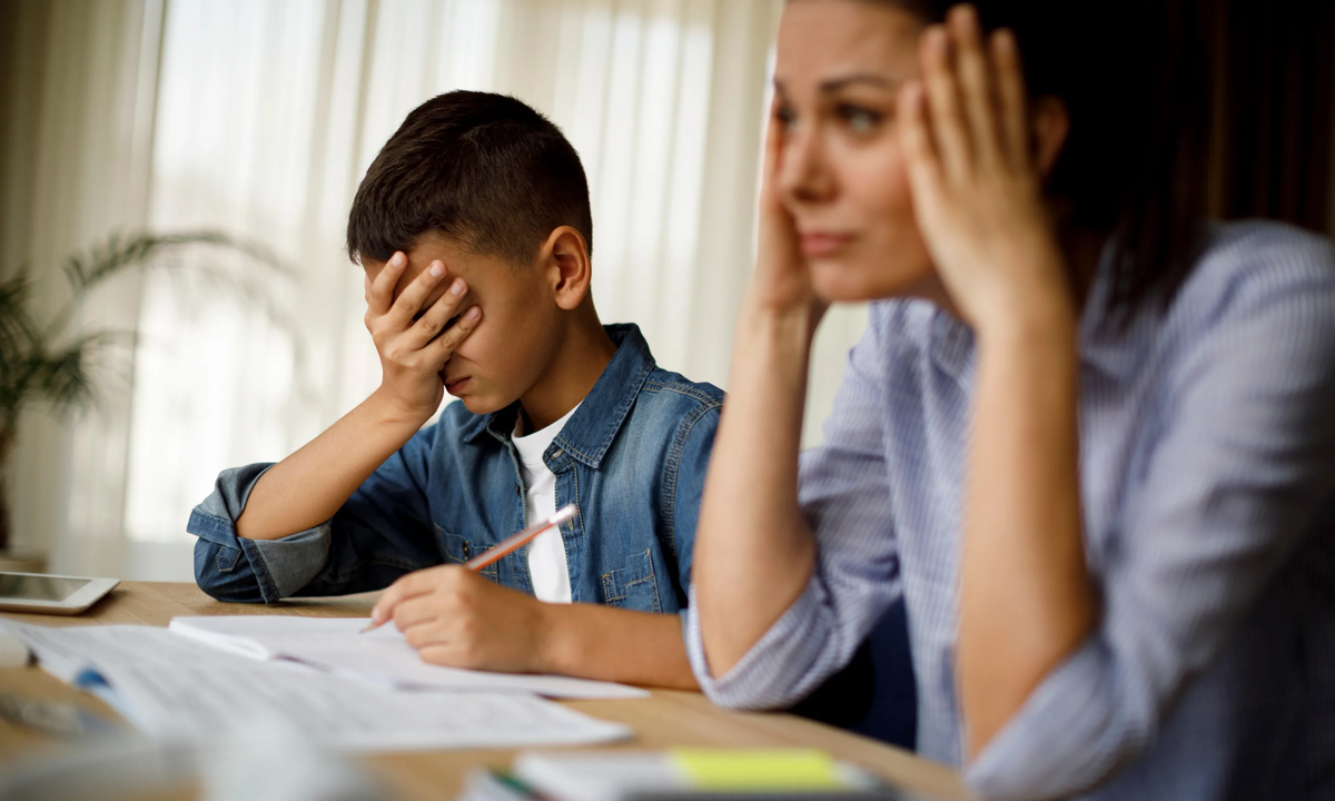 Ребенок младших классов НЕ может самостоятельно делать уроки