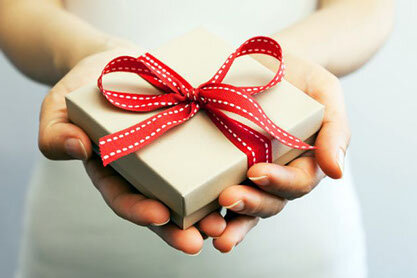 1. Подарок ему, а не себе
Делая подарок, очень важно не просчитывать наперед, что вы получите взамен.-2