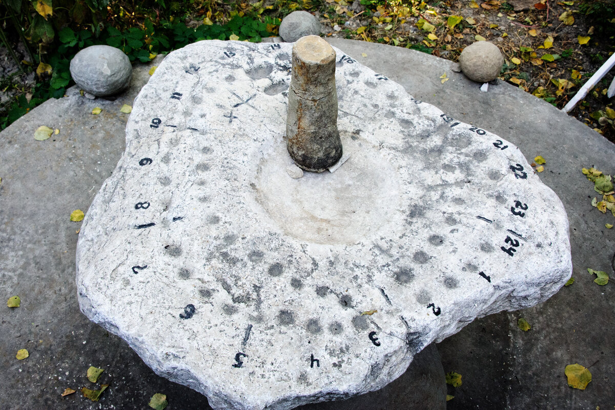 Голоценовый солнечно-лунный календарь, возрастом 12-9 тыс. лет, фото автора