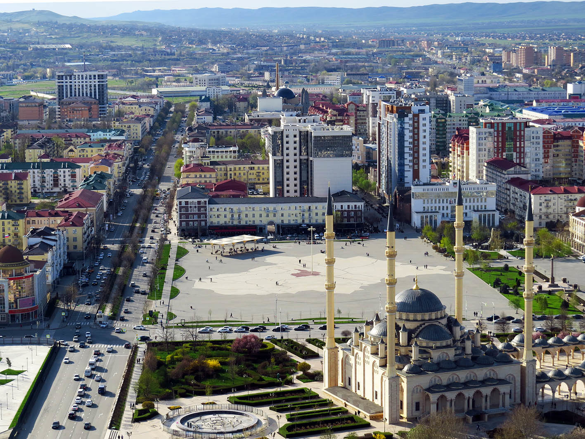 Грозный 2009 город. Грозный 2010 год. Зеленая зона города Грозного. Грозный город фото 2010 года фото.