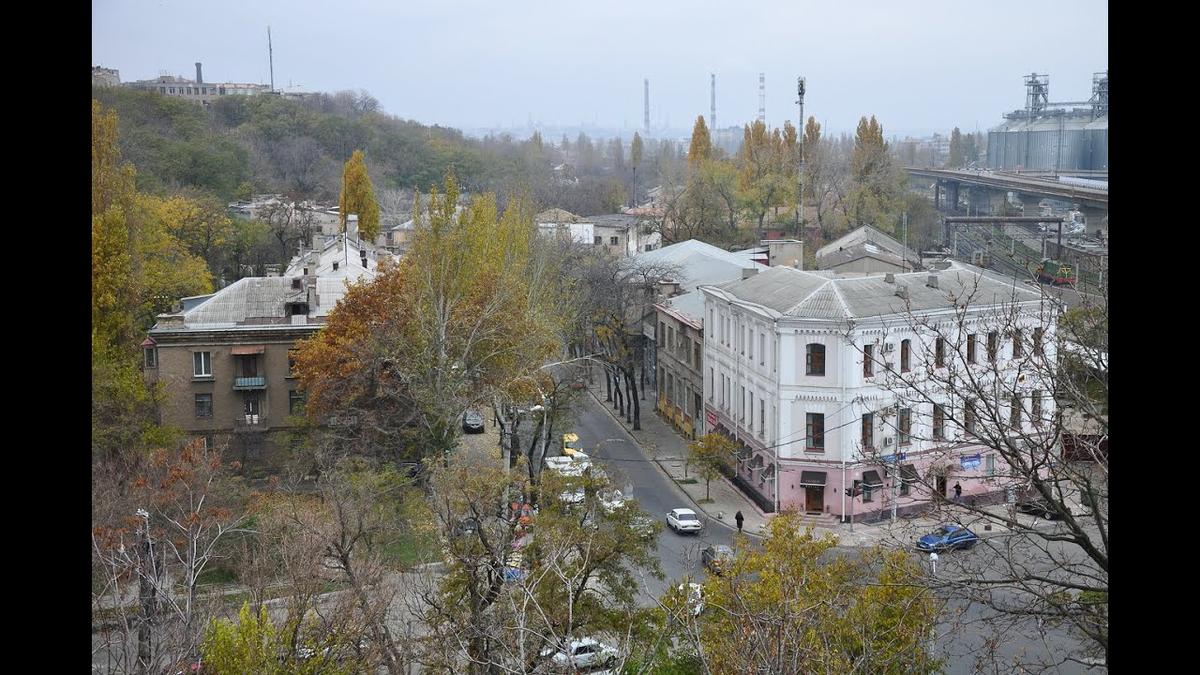 Вид на Приморскую улицу сверху. 