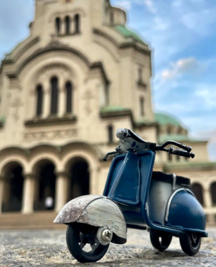 Небольшой мотороллер