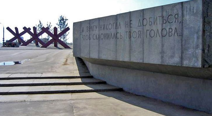 Мемориал "Противотанковые ежи"