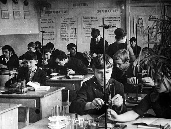 Класс, где я химичил. Из архива школы.