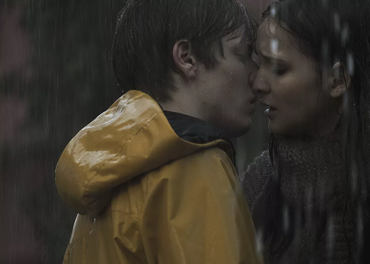 кадр из сериала "Тьма"