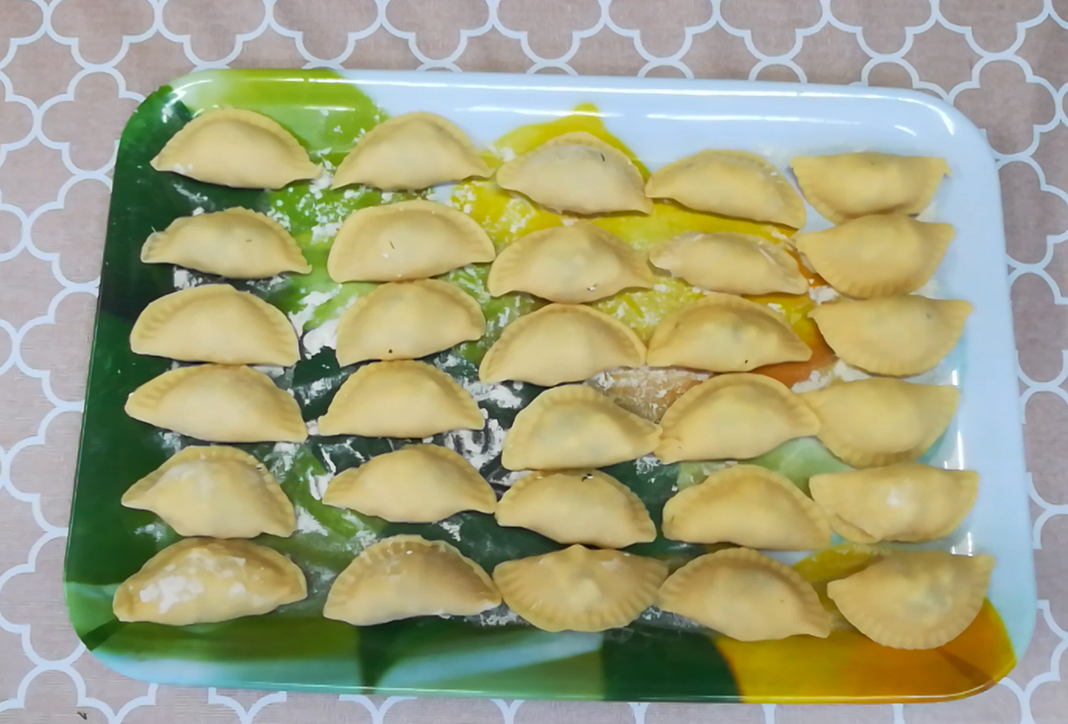 Вареники с творогом и зеленью