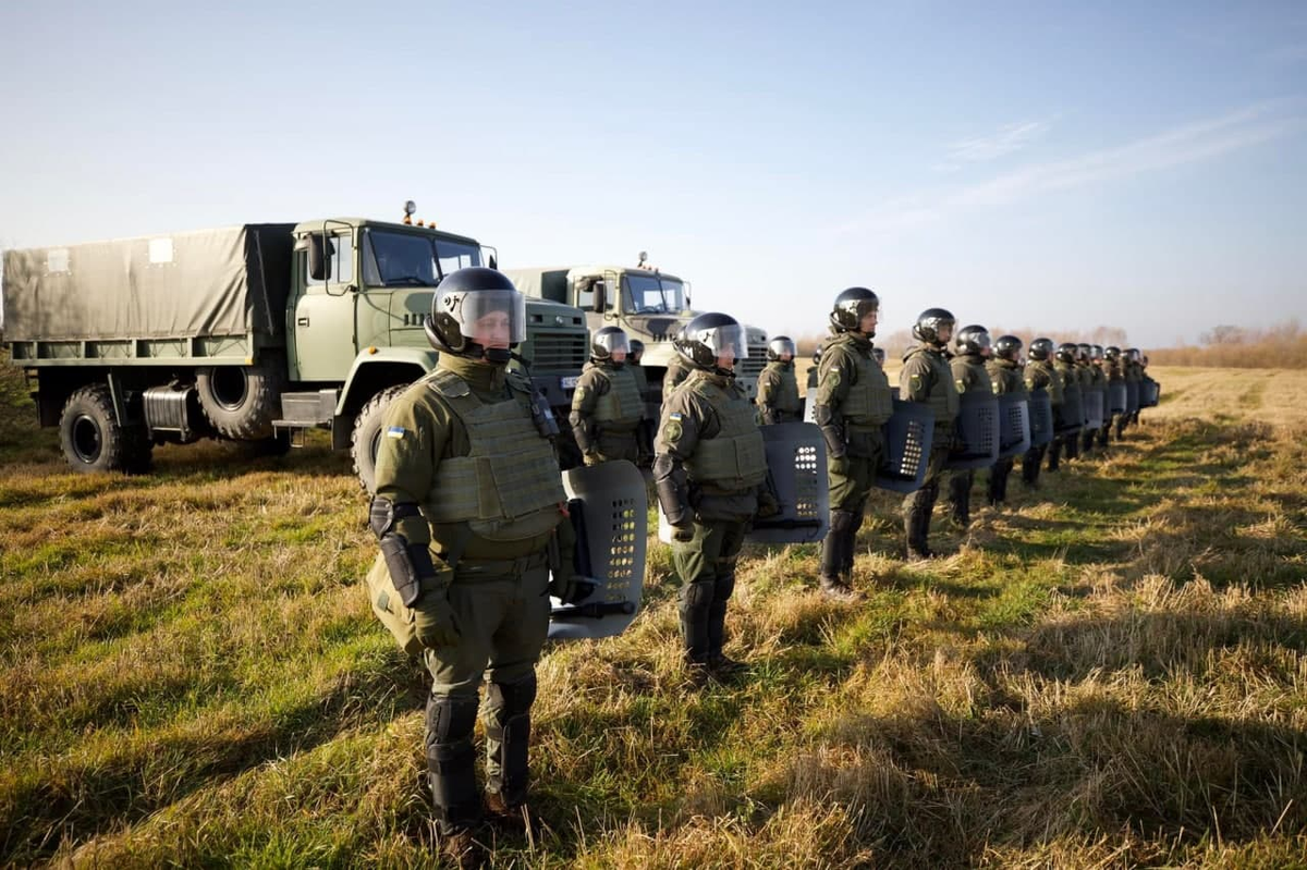 Украинские силовики готовы встретить иммигрантов на границе. Фото из интернета.