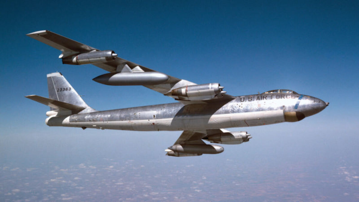 Первый полет 17 декабря 1947 года Boeing B-47 Stratojet предоставил ВВС США возможность межконтинентальной ядерной бомбардировки с использованием реактивных бомбардировщиков.