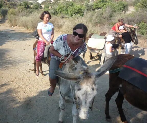 Кипр. 2011г. Получила водительское удостоверение на Осла Михаила. 