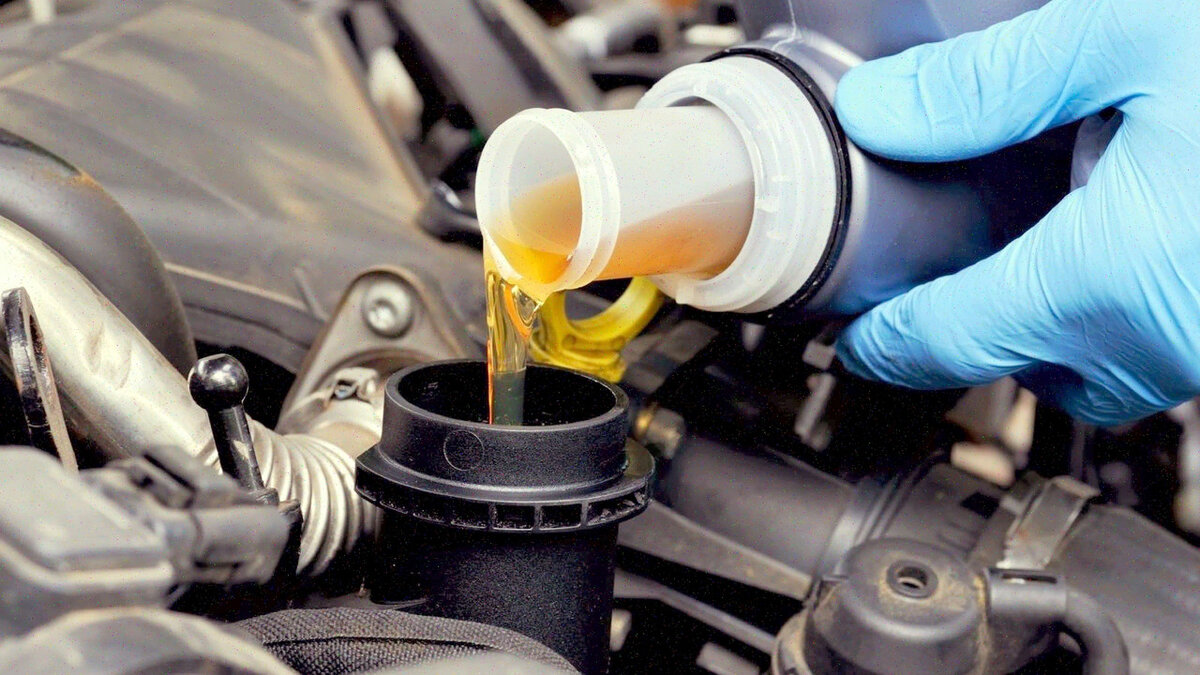  Все автовладельцы когда нибудь задумывались, когда же надо менять масло на своей машине а может и вообще не надо менять.