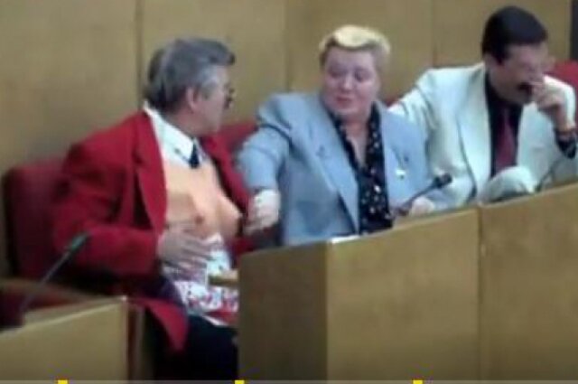 Автор: https://spb.aif.ru/politic/zaks/artist_gosdumy_istoriya_samogo_epatazhnogo_deputata_rossii