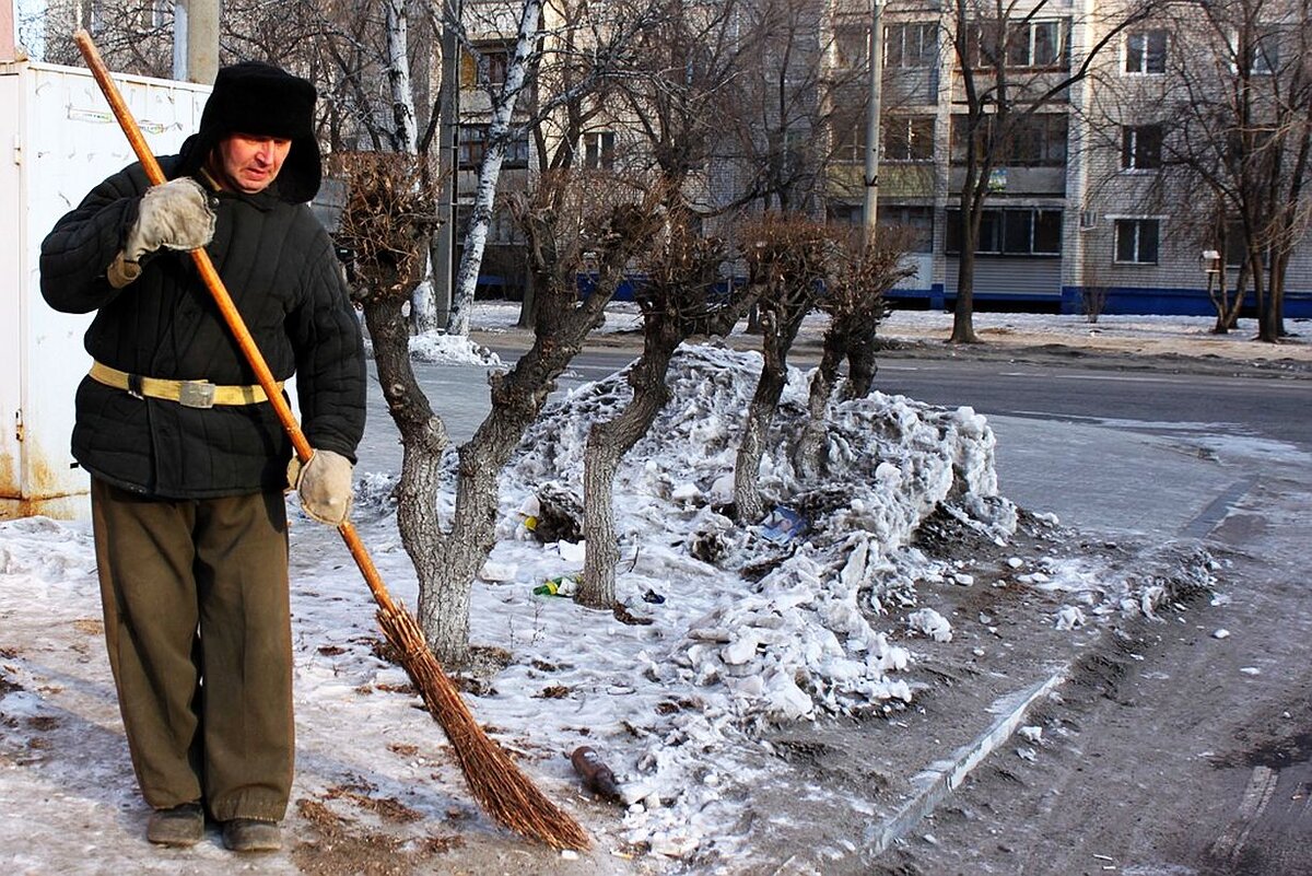 Картина дворник с метлой