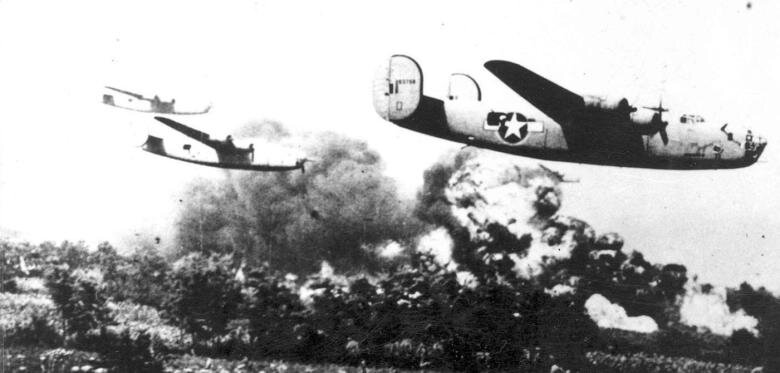 1 августа 1943 года 177 четырехмоторных В-24 атакуют румынские нефтяные месторождения Плоешти.