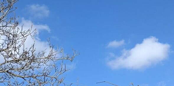 Ясное почти весеннее небо над Крымом