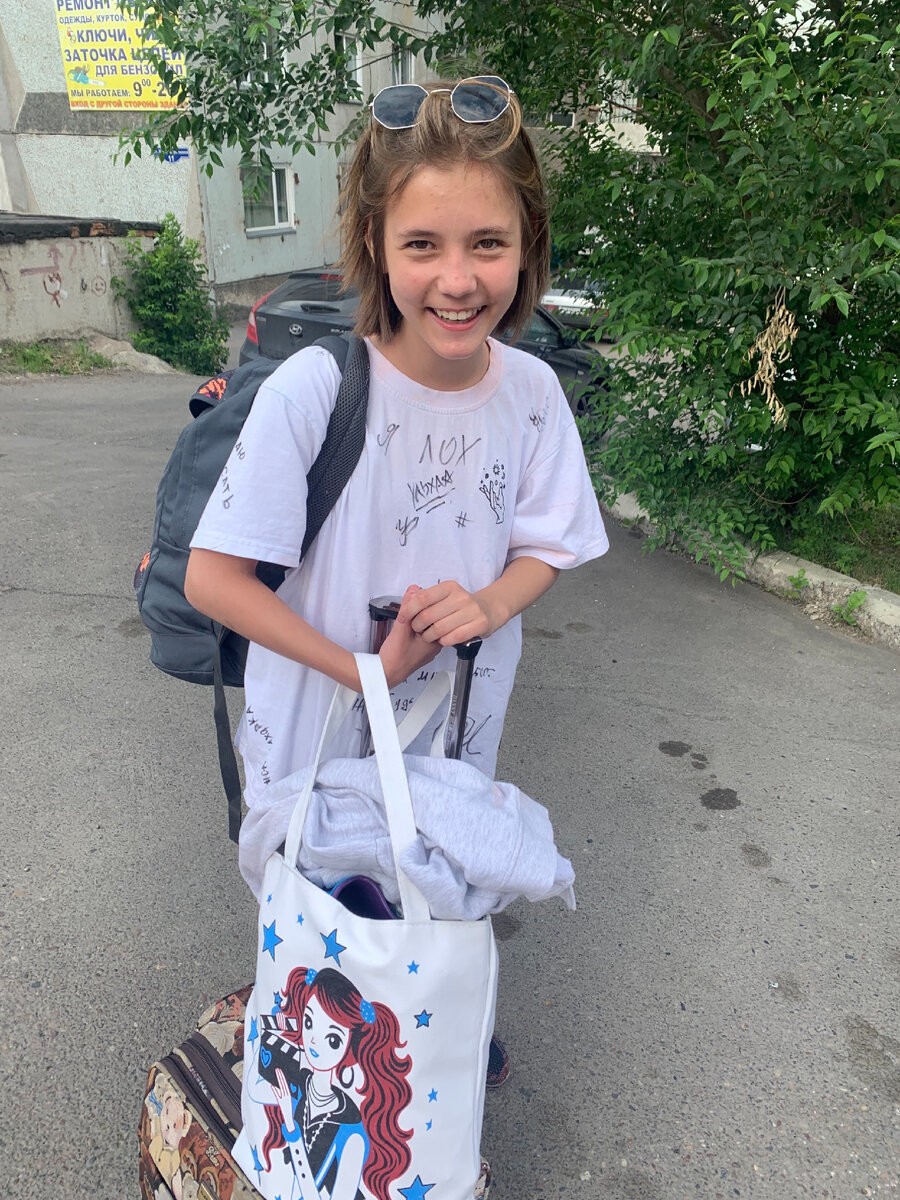 Тут ещё кадр на пути к вокзалу