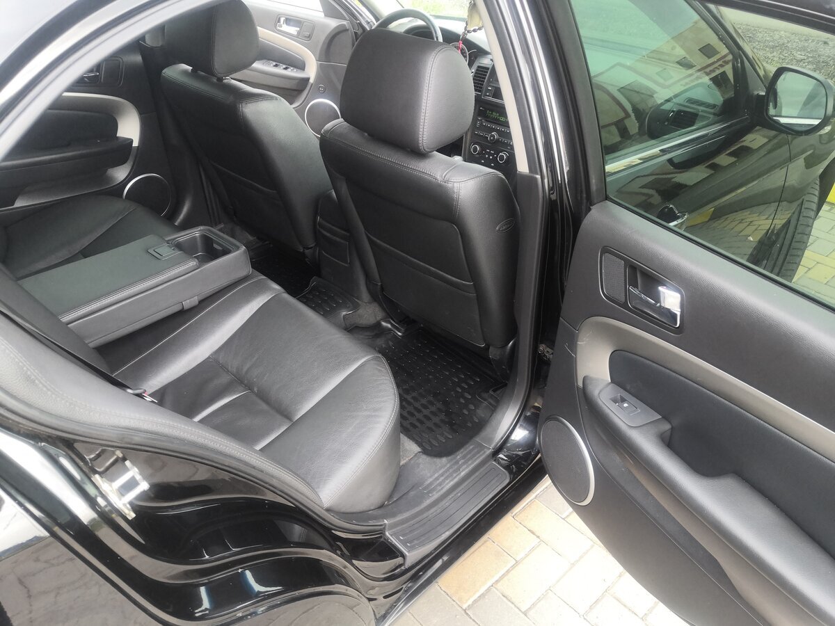 Кожаная отделка салона идет не во всех комплектациях (фото с авто.ру)