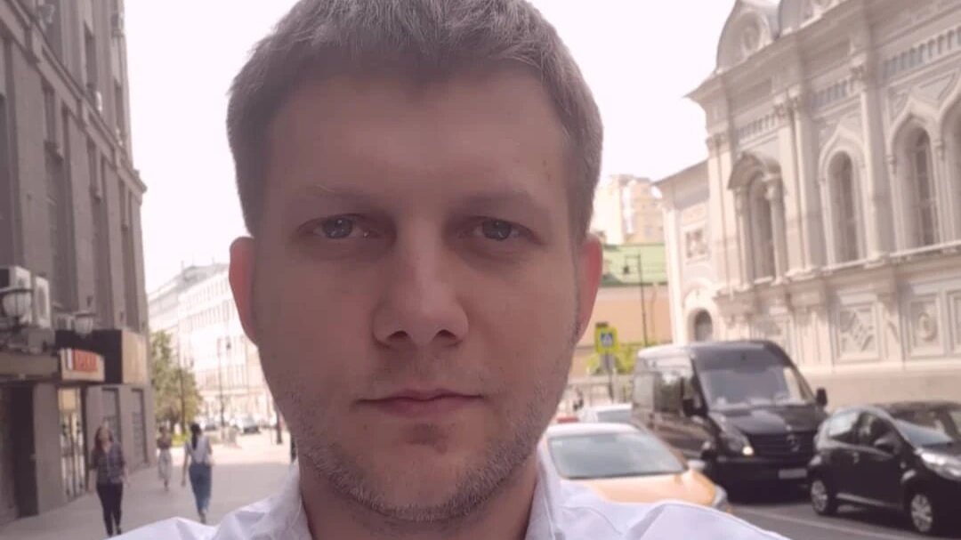 Борис Корчевников теряет слух но продолжает работать телеведущим. Фото: соцсети Бориса Корчевникова