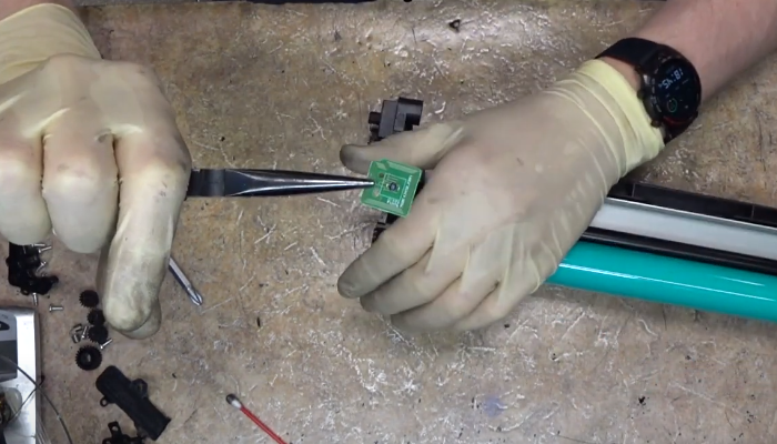 Фото 84. Немного вытаскиваем ось с другой стороны