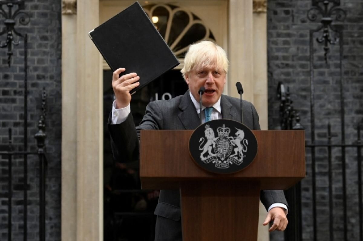    Джонсон покинул резиденцию на Даунинг-стрит