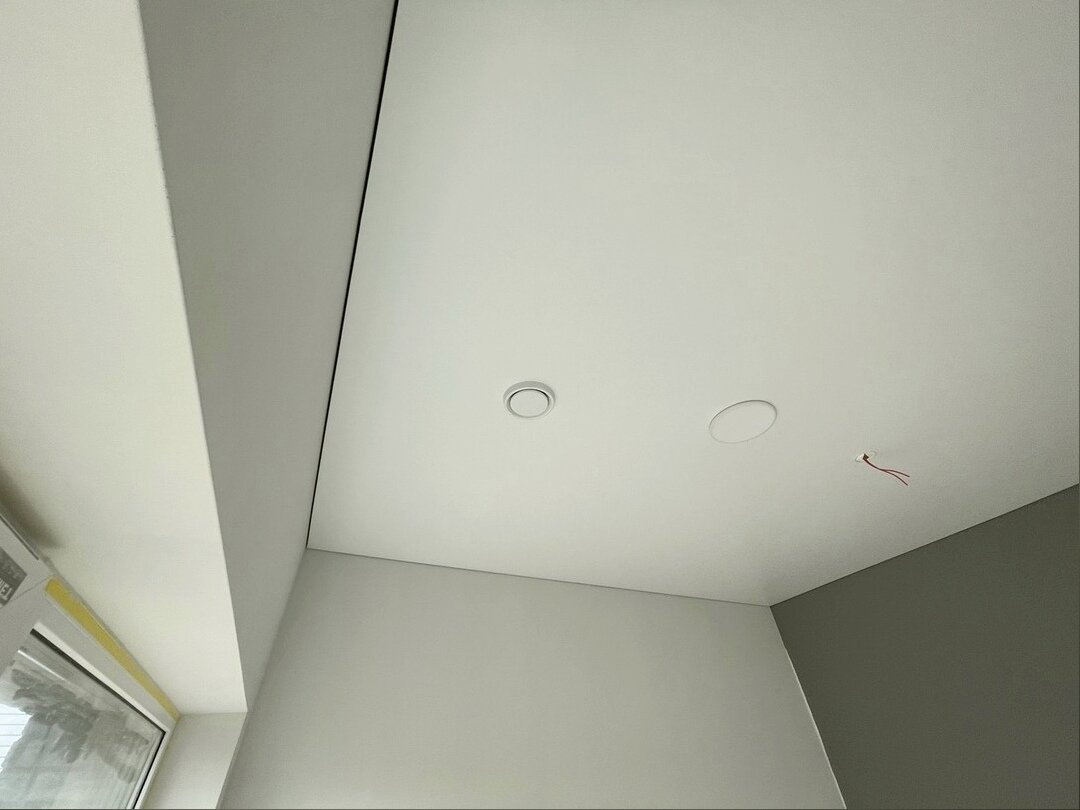 Вариант натяжного потолка