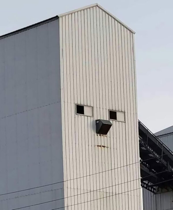 Фото © Facebook (запрещён на территории Российской Федерации) / That's It, I'm Architecture Shaming - Burn It to the Ground Edition, Christopher Edward