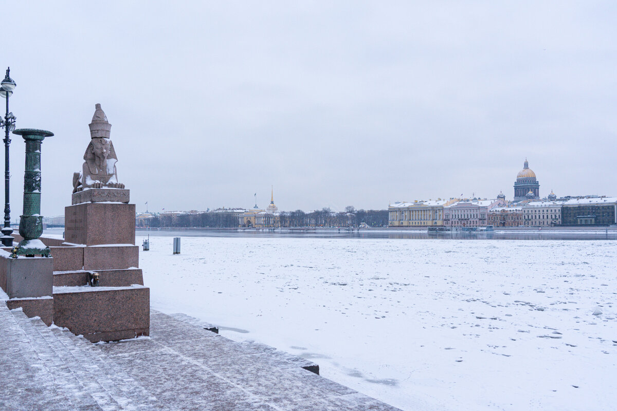 Пристань со Сфинксами на Университетской набережкой. Декабрь 2022. Фото - Татьяна Шикова (https://dzen.ru/shikova_photo) специально для автора блога. 