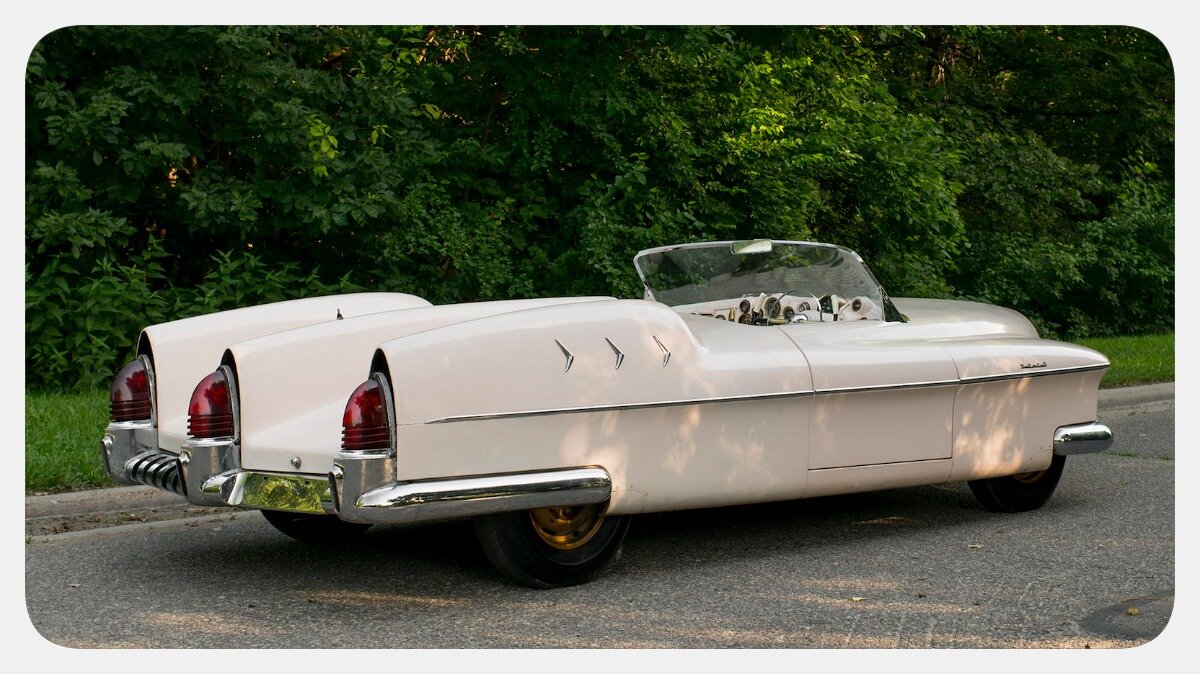 В начале 1950-х годов General Motors представила свой концепт-кар Buick LeSabre. У него был футуристический дизайн кузова, который явно повлиял на стиль и технику самолета.-2-2