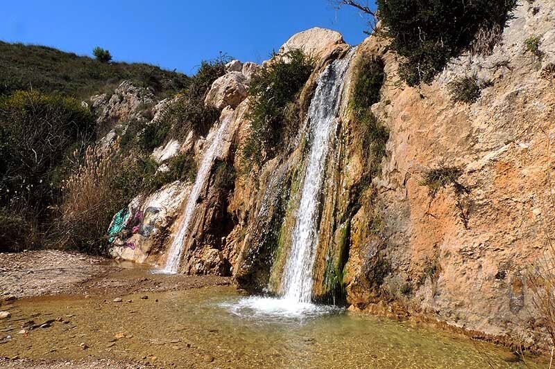 водопад Valanari недалеко от Афин