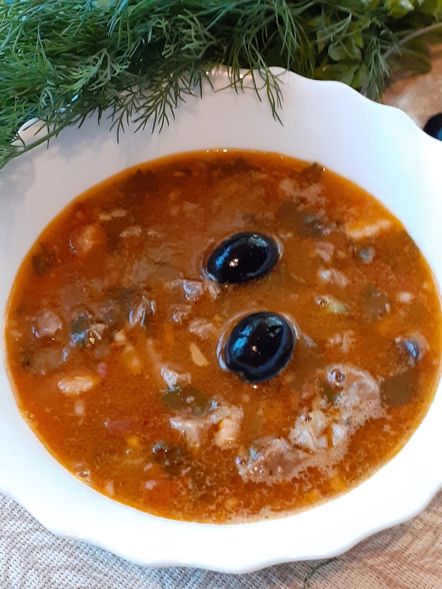 Солянка мясная с грибами и капустой