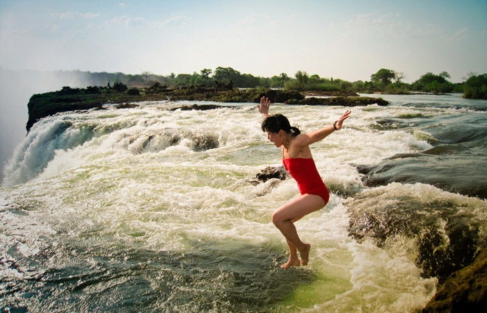 Дьявольский бассейн на краю водопада Виктория