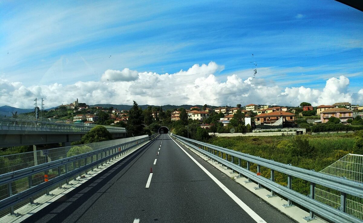 Виадук переходящий в тунель. Фото из личного архива.