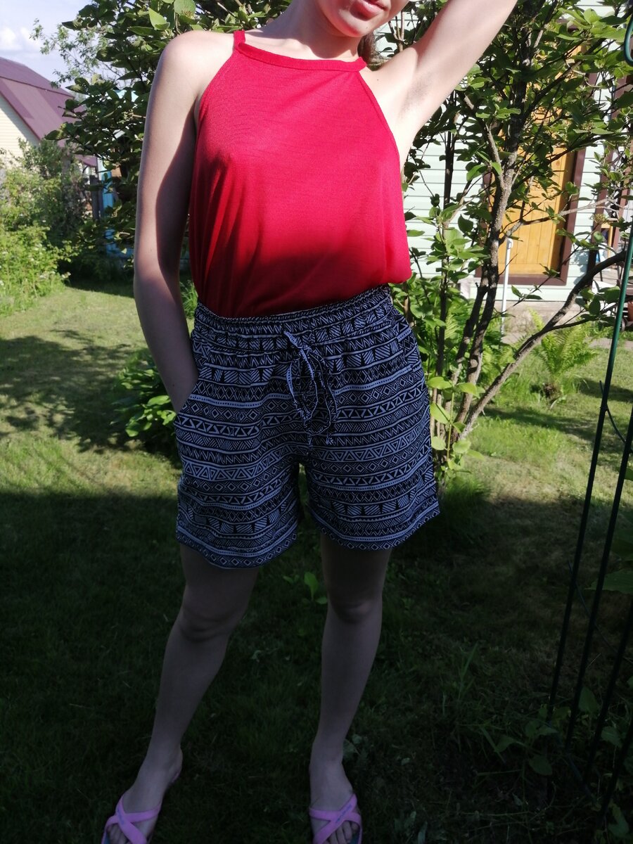 Майка Boohoo. 95 % полиэстер и 5% эластан. Made in UK